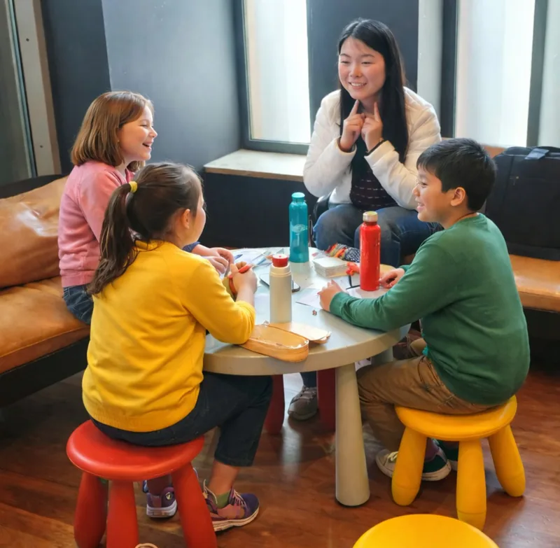 Group Chinese lessons Amsterdam — teacher with children